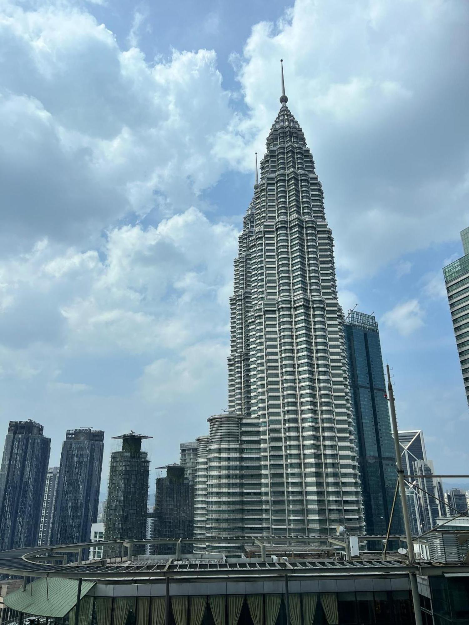 Sky Suites At Klcc By Mitstay كوالالمبور المظهر الخارجي الصورة