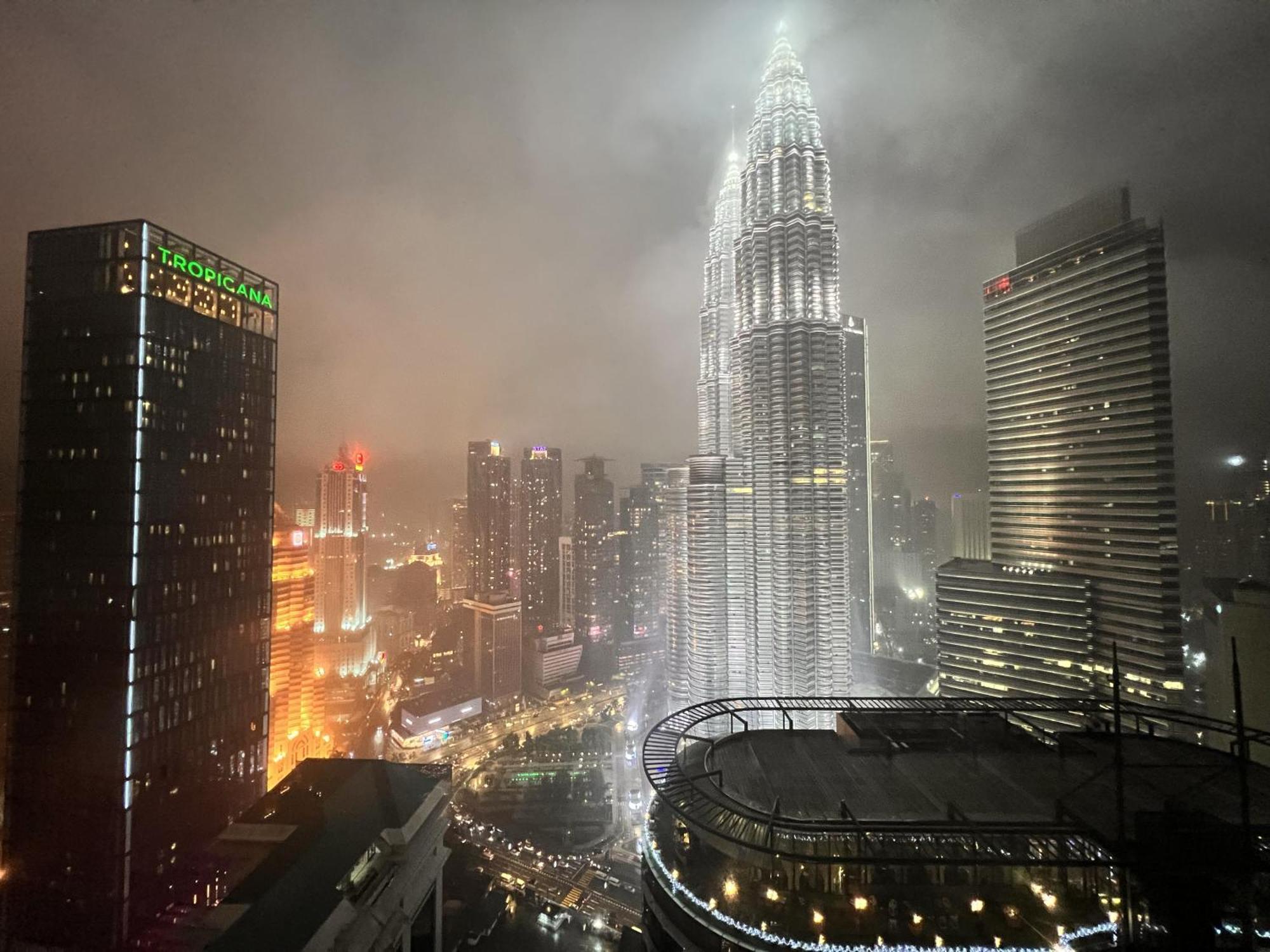 Sky Suites At Klcc By Mitstay كوالالمبور المظهر الخارجي الصورة